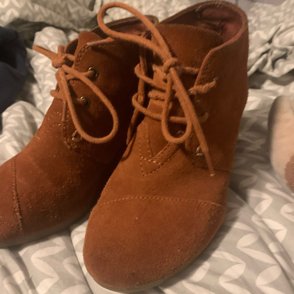 Toms wedged booties